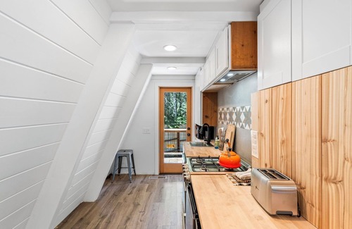 Tahoma Skihütte | The Star Chalet, 3 bedroom 1 bathroom home on Tahoe's Picturesque West Shore