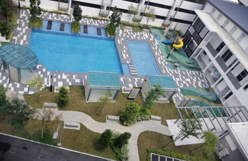 Bukit Jong Wohnung | Seremban Pool View 5-6 pax Luxury Suite