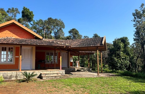 Kudrasthe Haus | Serene 2-bedroom estate in Somvarpet with stunning views