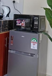 Ngelani Wohnung | Serene 2BR Getaway with Stunning Hill Views