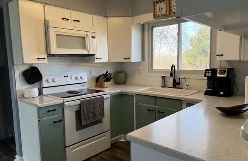 Helmer Haus | Serene 3-Bdrm Lakehouse