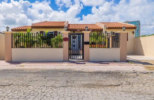 Palm Beach Wohnung | Serene 4BR Palm Beach Villa Beach Rose by Bocobay