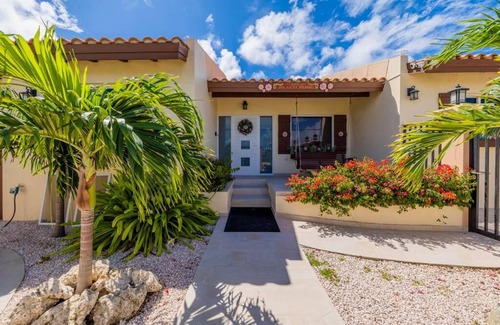 Palm Beach Wohnung | Serene 4BR Palm Beach Villa Beach Rose by Bocobay