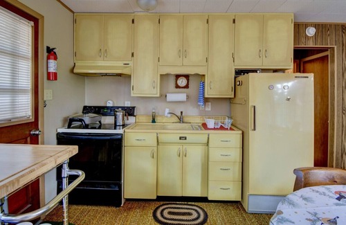 Jemez Springs Kabine | Serene 70's Retro Retreat