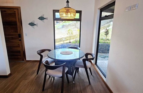 Nuevo Arenal Haus | Serene bird watching paradise!