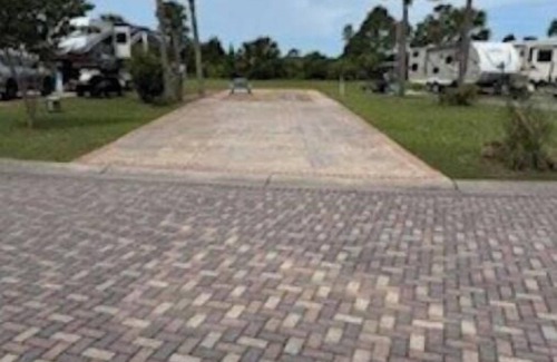 Carrabelle Wohnmobilvermietung | Serene campground in Carrabelle for a peaceful getaway