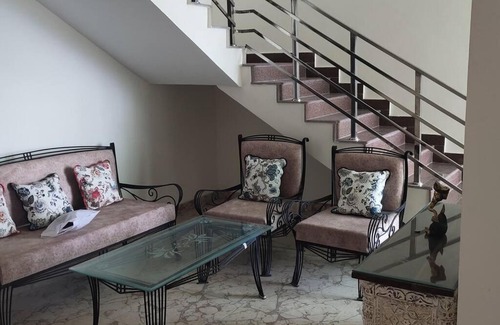 Bullawala Wohnung | Serene Forest Hilltop Duplex 3Bhk 2Living