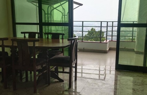 Bullawala Wohnung | Serene Forest Hilltop Duplex 3Bhk 2Living