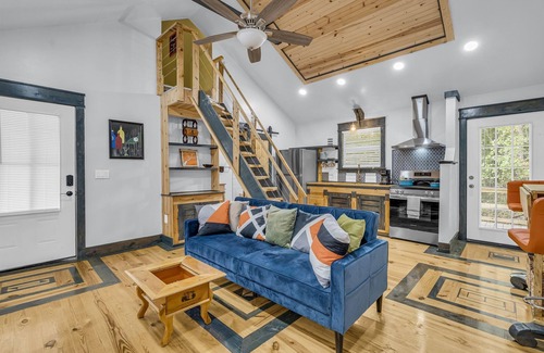 Starkville Haus | Serene | Handmade | Hideaway