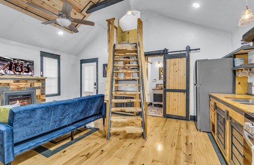 Starkville Haus | Serene | Handmade | Hideaway