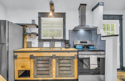 Starkville Haus | Serene | Handmade | Hideaway