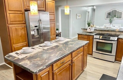 Ivy Hills Haus | Serene Ivy Hills Home w/ Hot Tub & Screened Porch