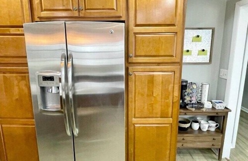 Ivy Hills Haus | Serene Ivy Hills Home w/ Hot Tub & Screened Porch