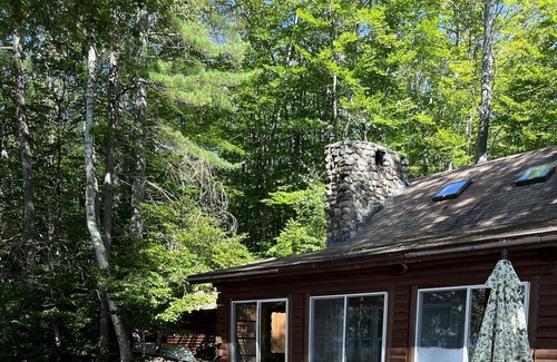 Fryeburg Hütte | Serene Kezar Pond Log Home ,Gorgeous Sunsets Mountain Views!
