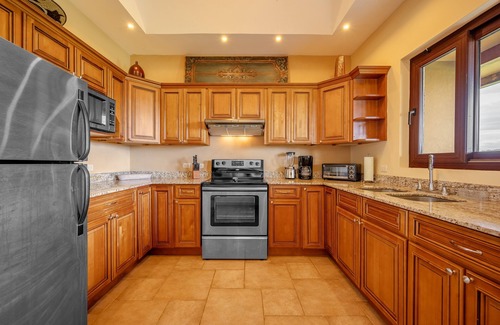 Tronadora Haus | Serene Lake View Duplex with a Hot tub, WIFI, & Dog Friendly