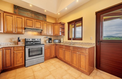 Tronadora Haus | Serene Lake View Duplex with a Hot tub, WIFI, & Dog Friendly