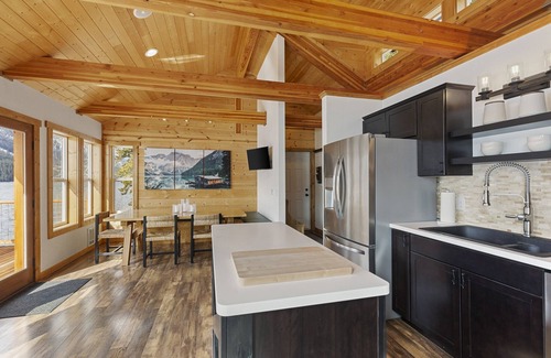 Leavenworth Kabine | Serene lakefront cabin on Lake Wenatchee-20 min from Leavenworth/Stevens Pass