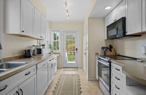 Spring Harbor Haus | Serene Lakefront Escape 2BR + Loft!