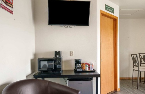 Mayfield Wohnung | Serene Lakefront Getaway at Fife Lake Lodge