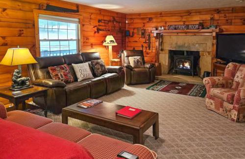 Procious Haus | Serene Mountain Retreat on 40 Acres with Fire Pit!