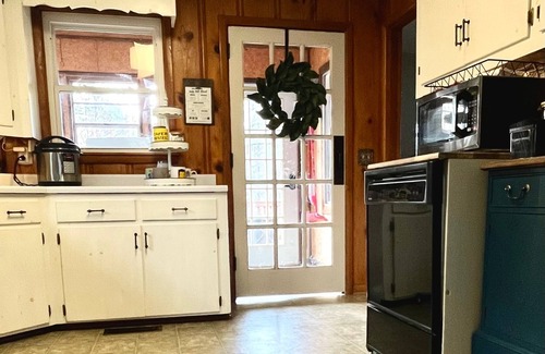 Millerville Haus | Serene Retreat near Cheaha State Park ~ Mountain Views ~ Pet-Friendly