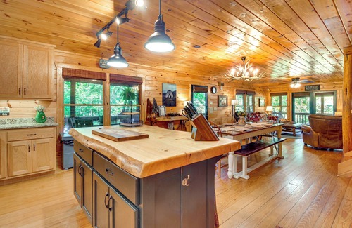 Ellijay Kabine | NEU! Riverfront Ellijay Cabin mit Deck & Game Room!