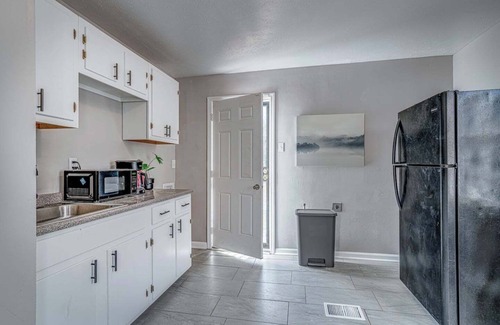 Whitehaven Haus | Serene Simplicity: Close to I-55 Graceland Airport