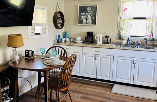 Fish Hawk Haus | Serene Tiny Home on Farm in Lithia Overlooks Green Space