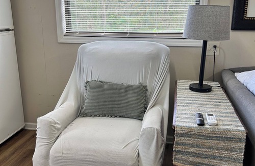 Fish Hawk Haus | Serene Tiny Home on Farm in Lithia Overlooks Green Space