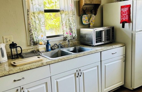 Fish Hawk Haus | Serene Tiny Home on Farm in Lithia Overlooks Green Space