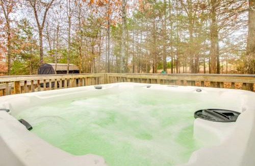 Yellville Haus | Serene Yellville Retreat with Hot Tub on 85 Acres