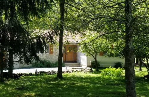 Jim Thorpe Haus | Serenity and Fun all in one in this Cozy Pocono Cabin