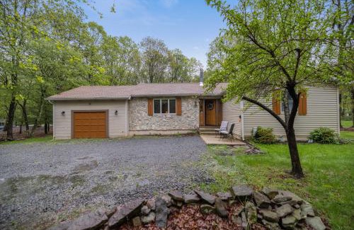 Jim Thorpe Haus | Serenity and Fun all in one in this Cozy Pocono Cabin