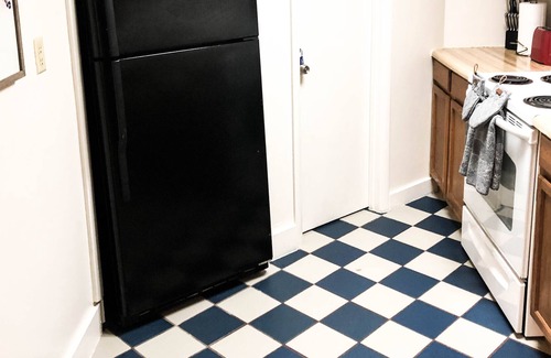 Charles Town Wohnung | Serenity Apt in DT Charles Town near Harpers Ferry