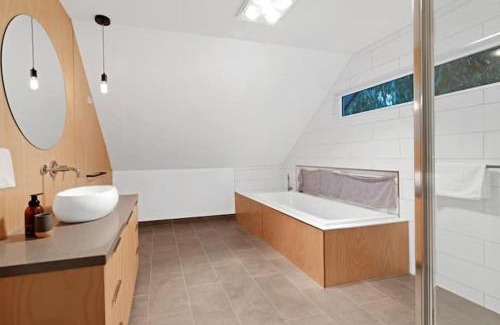Ridgeway Haus | Serenity at Ridgeway Retreat - Relax, Hike, Bike
