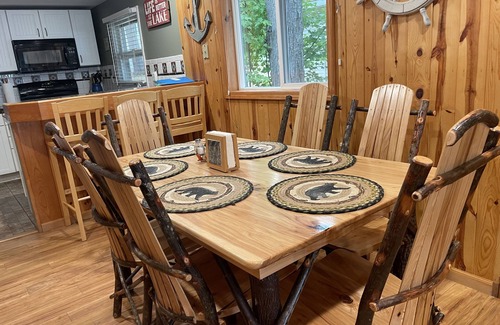 Gaylord Hütte | Serenity Beach Haus mit Whirlpool im Freien am Otsego Lake & Sandy Beach, Klimaanlage, WLAN!