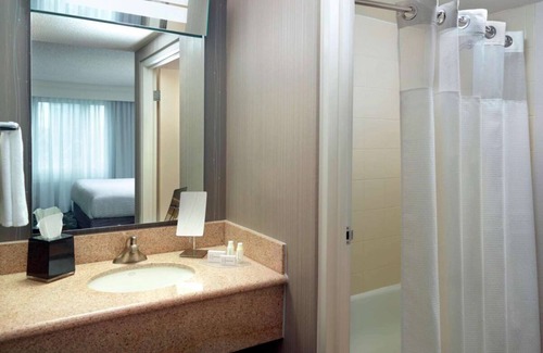 Home Park Hotel | Serenity in the City! 2 Relaxing Units, Seasonal Pool, Pet-friendly Property!
