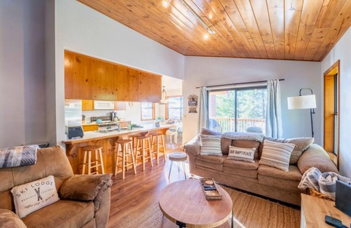 Sonora Kabine | Serenity in the Pines: Cozy Mountain Retreat