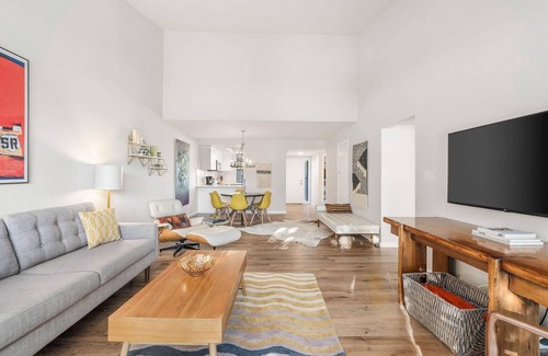 Sunrise Vista Chino Eigentumswohnung | Serenity in the Sands: A Modern Desert Retreat