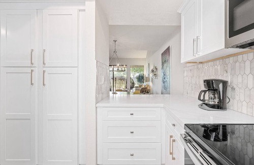 Sunrise Vista Chino Eigentumswohnung | Serenity in the Sands: A Modern Desert Retreat