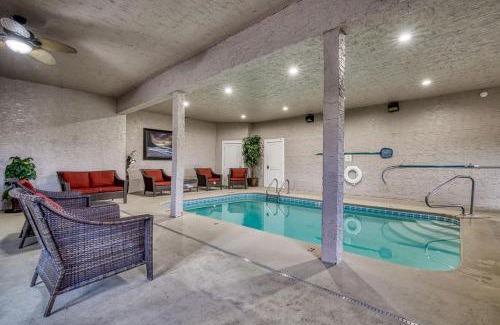 Sevierville Haus | Serenity Mountain Pool Lodge, Theater Room, 560 FREE tickets each paid day!