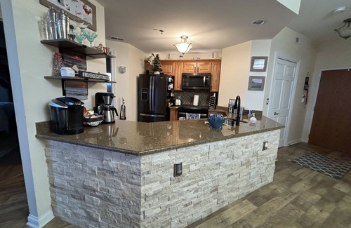 Portage Eigentumswohnung | Serenity on the Shores - with easy transport to Chicago/SouthShore across the St