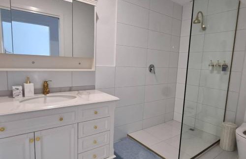 West Woombye Haus | Serenity View Studio Retreat