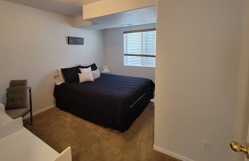 Mead Wohnung | "Settle into the Front Range on Settler Ridge Dr."