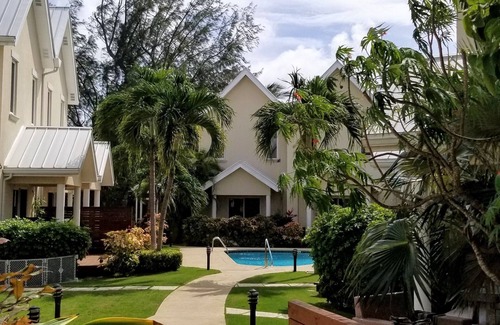 West Bay Haus | Seven Mile Beach Corridor, beautifully renovated 2 bdrm. Steps to Cemetery Beach