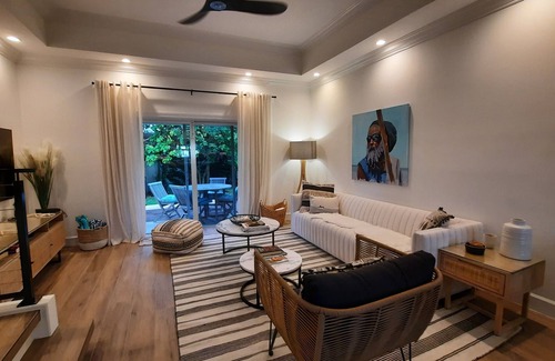 West Bay Haus | Seven Mile Beach Corridor, beautifully renovated 2 bdrm. Steps to Cemetery Beach