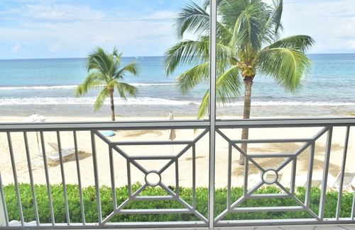 Seven Mile Beach Eigentumswohnung | Seven Mile Beach Oceanfront 3-Zimmer-Wohnung mit Pool / Jacuzzi