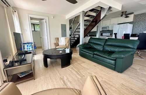 Northwest Point Eigentumswohnung | Seven Mile View #1 - 2 BR Oceanfront Condo & Pool