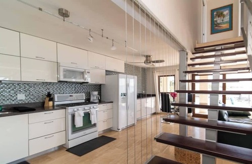 Northwest Point Eigentumswohnung | Seven Mile View #1 - 2 BR Oceanfront Condo & Pool