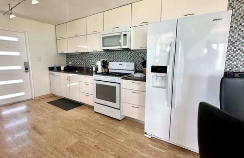Northwest Point Eigentumswohnung | Seven Mile View #1 - 2 BR Oceanfront Condo & Pool